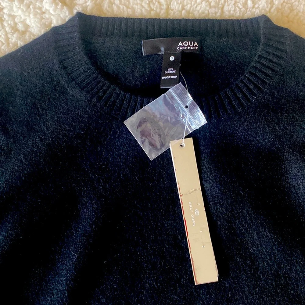 NWT Bloomingdale’s Aqua 100% cashmere sweater - Picture 7 of 10